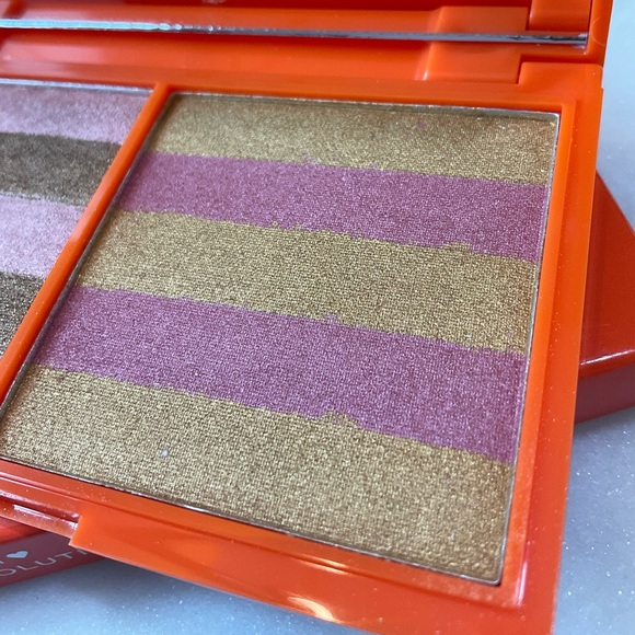 💕Dr Seuss x Revolution Horton Hears A Who Highlight, Bronzer Palette - Picture 5 of 6